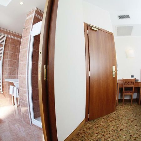 Hotel Colonna Brindisi Exterior photo