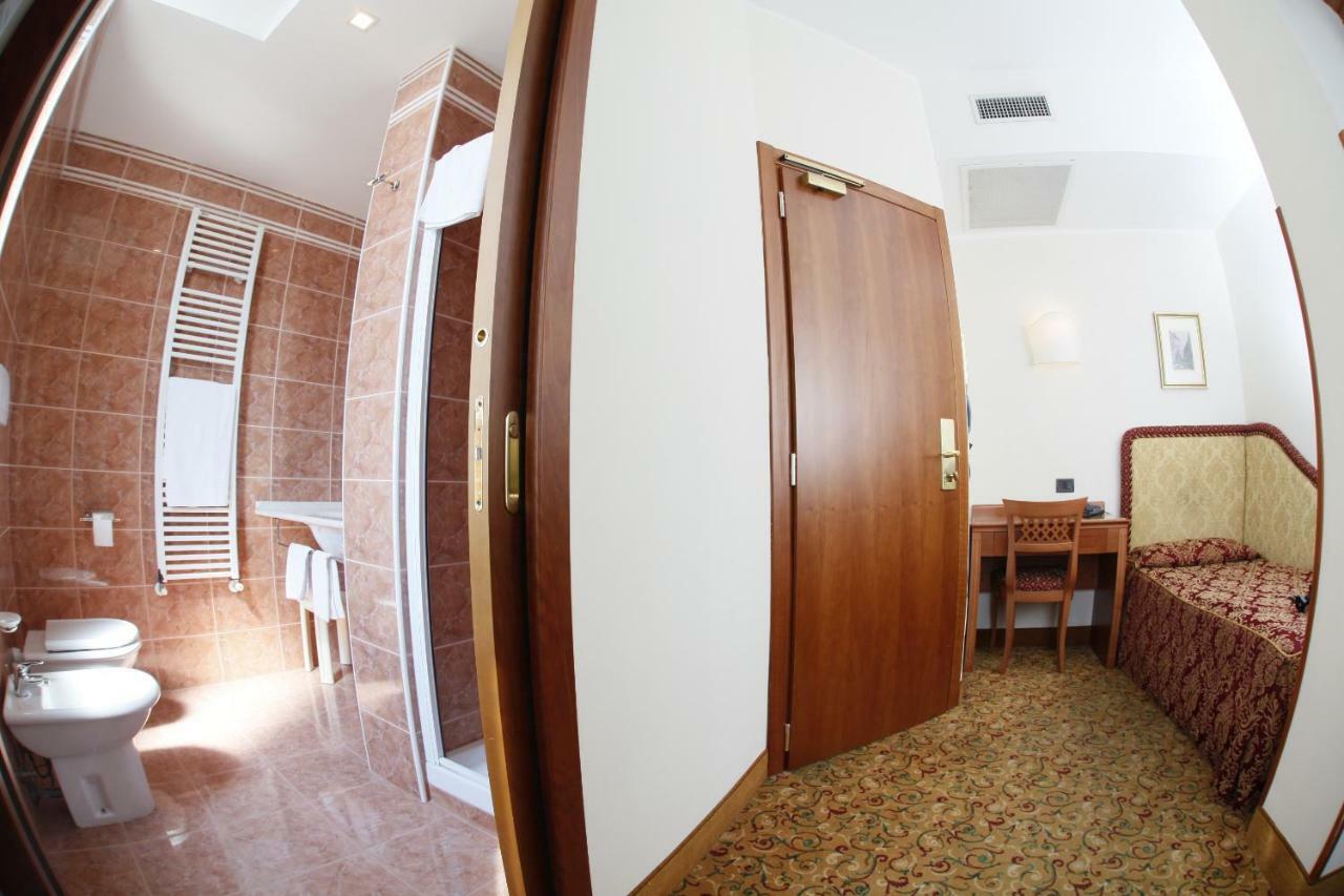 Hotel Colonna Brindisi Exterior photo